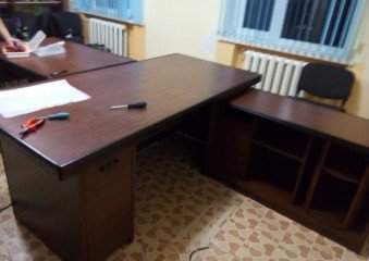 Стол для офисного кабинета