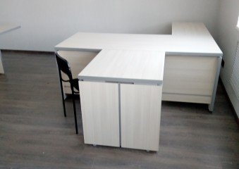 Стол для кабинета с брифинг-приставкой
